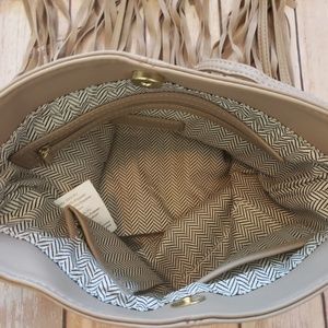 Steve Madden Bags - Steve Madden Crossbody Fringe Purse Steve Madden Bags - Steve Madden Crossbody Fringe Purse